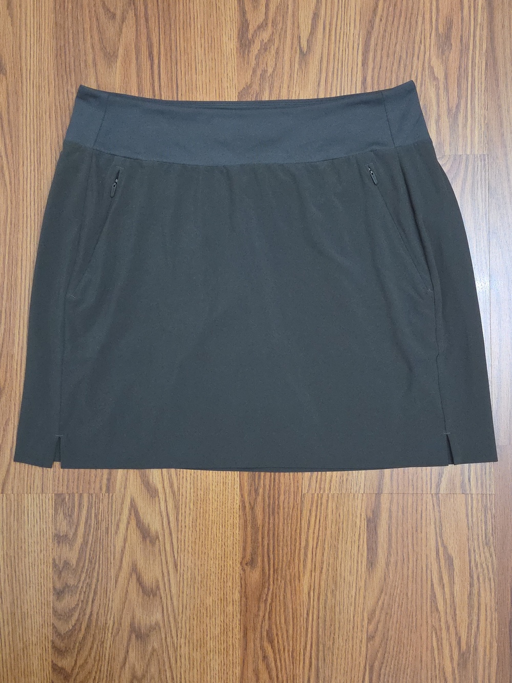 NWOT Athleta Soho Skort Women's Mountain Olive/ 6